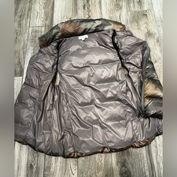 Evereve Malone Camo Vest Puffer Down Hooded Size Medium - Picture 10 of 13